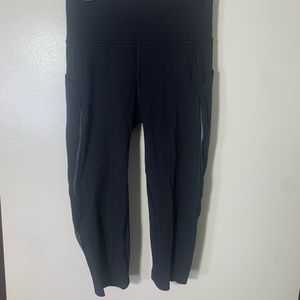 BARELY WORN LULU 3/4 LEGGINGS